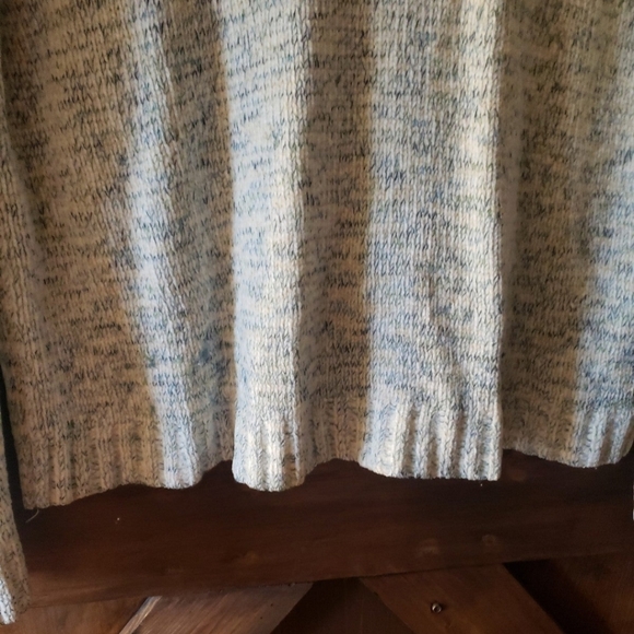 Light blue luxury soft knit sweater medium nwot - Picture 4 of 9
